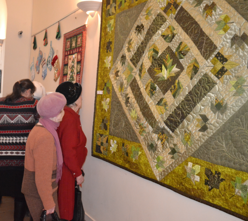 Exhibition of works by N. Kuznetsova, an artist of decorative and applied art, “Quile of happiness”